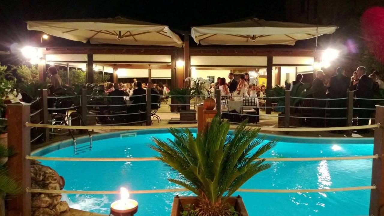Tavoli in giardino